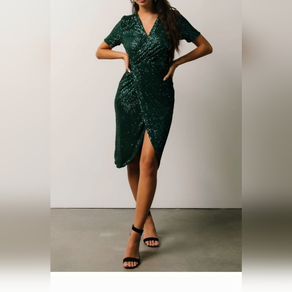 Ricarica Glamorous Emerald Sequin Wrap Dress